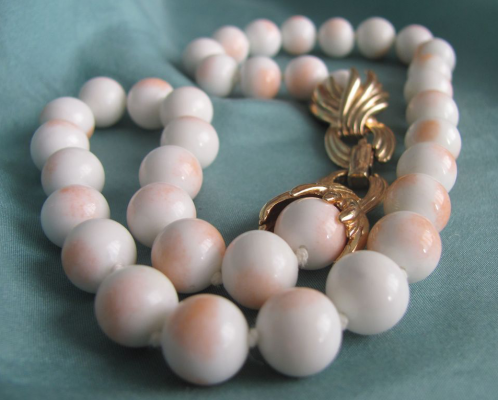 A conch shell and pearl necklace