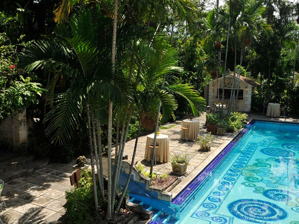 A meeting set-up by the pool at Graycliff Hotel